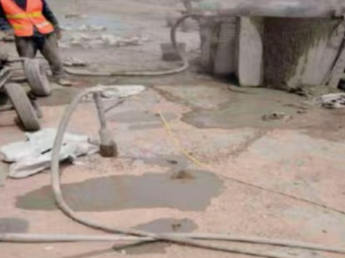 历城水泥混凝土路面板底注浆技术 路面脱空注浆整治方案