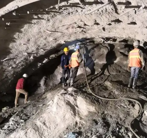 历城拱顶带模注浆料的施工流程及注意事项